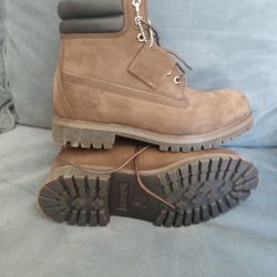 Brand New Timberland Boots 8.5 Brown 