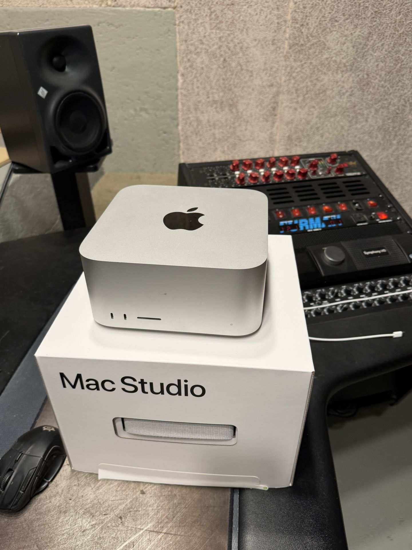 Mac Studio M1 Ultra 20-Core CPU/48-Core GPU 64GB 2TB SSD