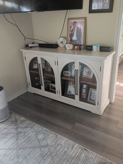 Entertainment center