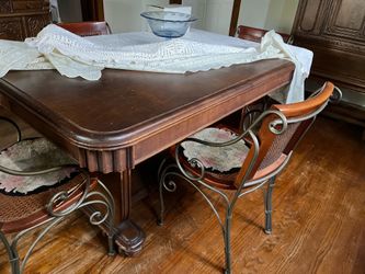 Dining room table and 4 chairs