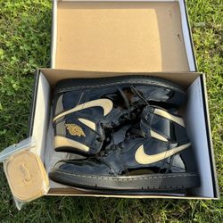 Nike Air Jordan Retro 1 High Metallic Gold