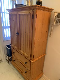 Wooden wardrobe Solid
