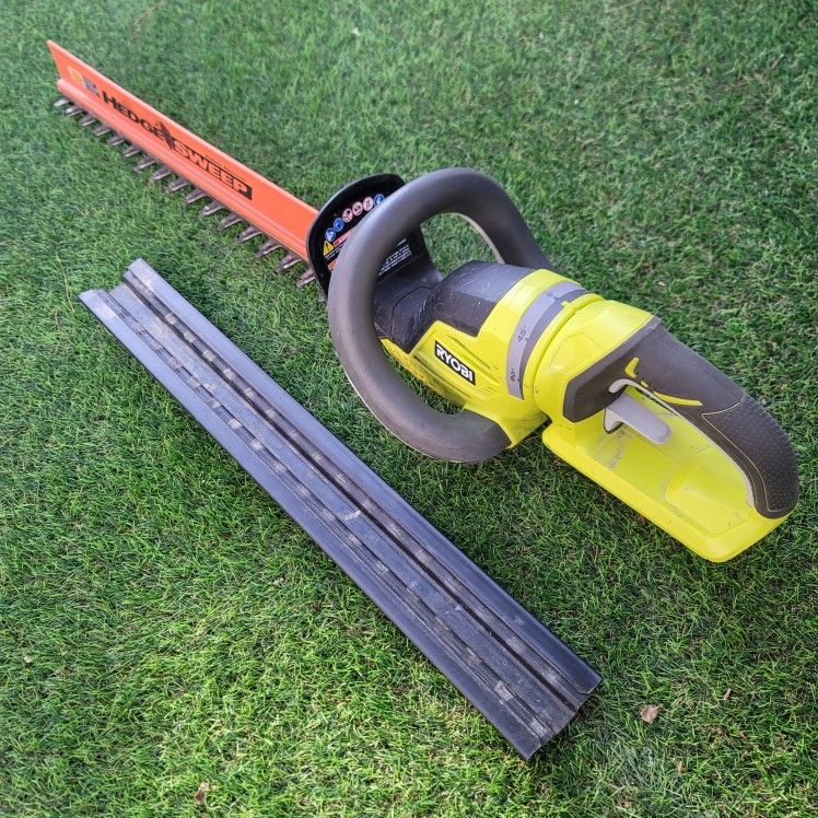 RYOBI ONE+ 18V 22 Cordless Battery Hedge Trimmer (Tool Only)