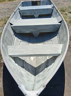 Will trade for outboard plus cash or 800 cash