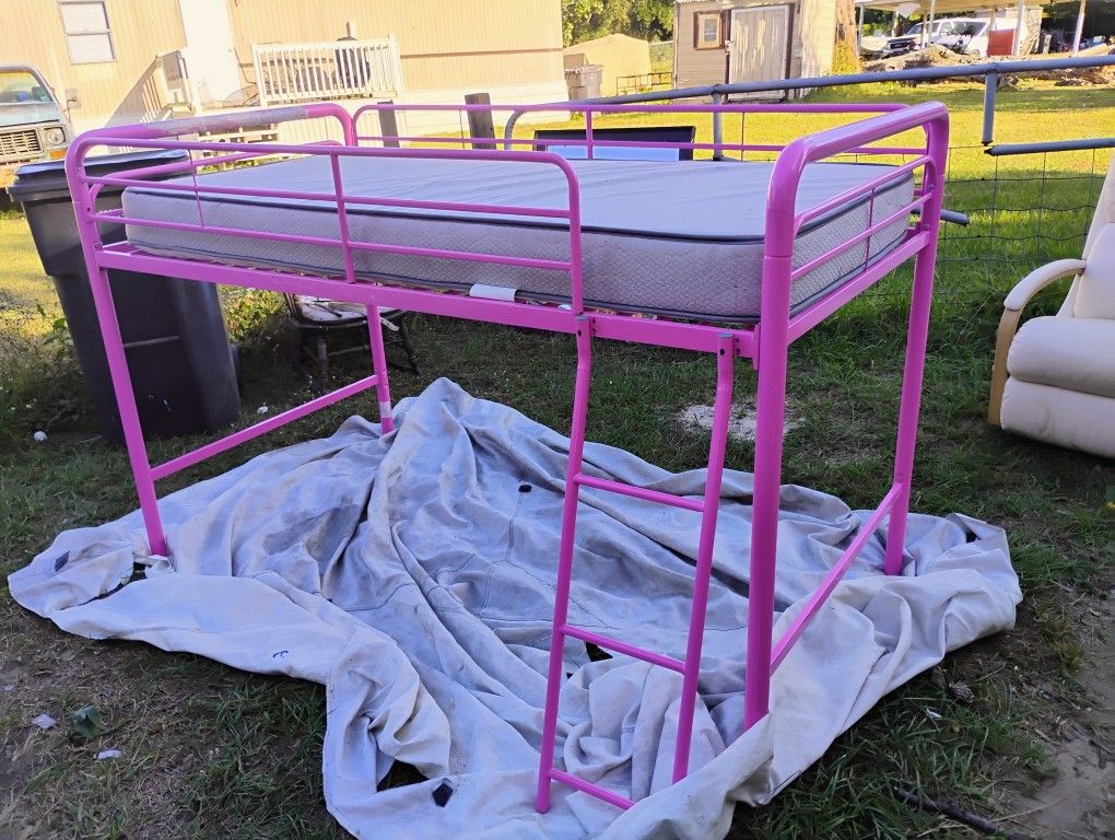 Children's Loft Bed Adorable $70 Delivery Available