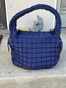 authentic FP Movement “Quilted Carryall Bag” from Free People in navy blue. This is the popular oversized puffer tote that’s lightweight, r