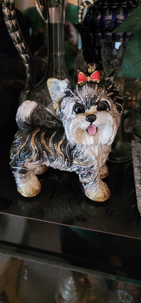 Rucinni Large Yorkshire Terrier Yorkie figurine. It is made of pewter and covered with enamel and Swarovski Crystals.