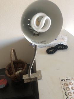 Desk lamp