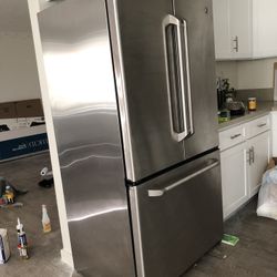 Ge Fridge PICK UP ONLY