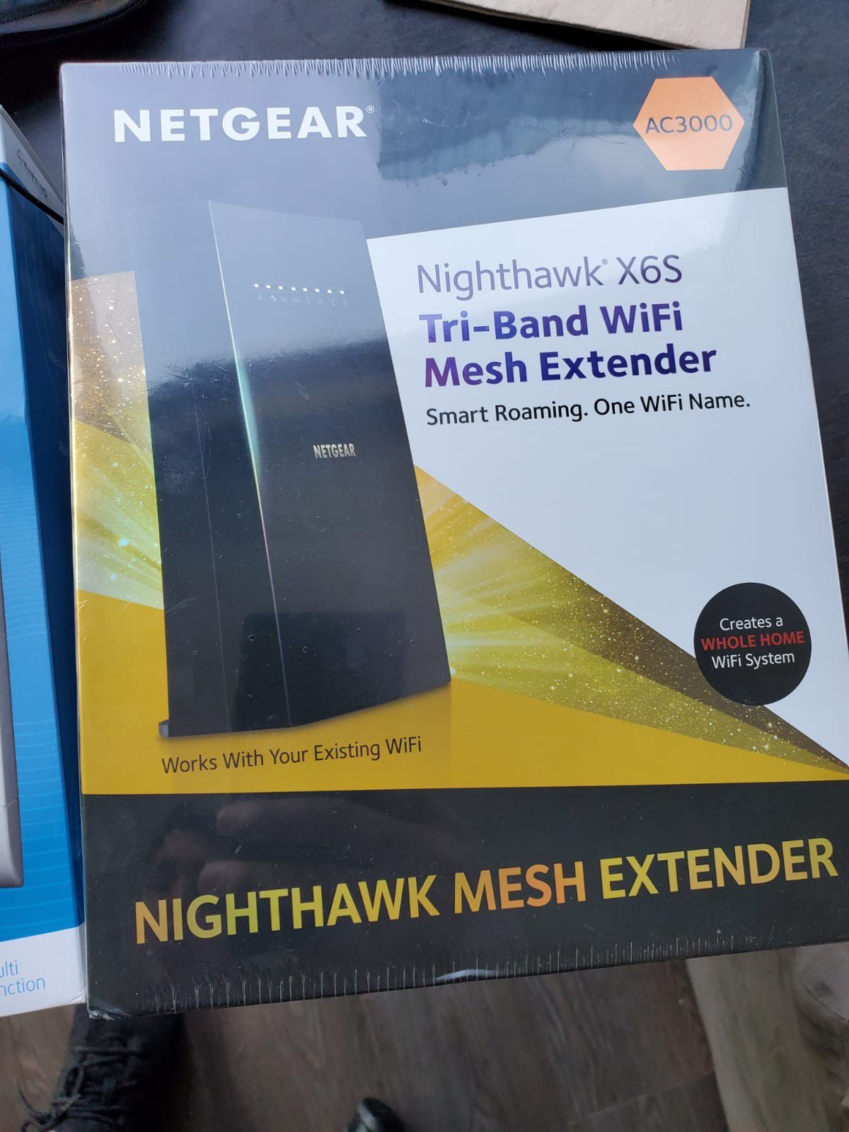 SEALED Netgear CA3000 Tri-Band WiFi Mesh Extender EX8000