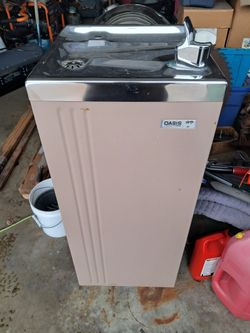 DRINKING FOUNTAIN 