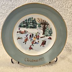 Wedgwood for Avon 1975 Christmas Plate 4th Edition "Skaters On The Pond"
