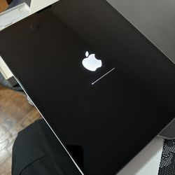 iPad Pro 12.9” M2 Ultimate Bundle Setup AppleCare+