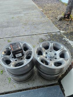 Set of 4 with Lug nuts - American Racing Rims