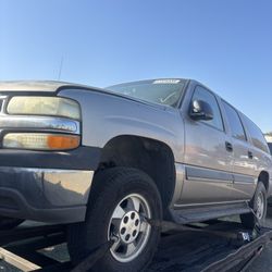 2003 CHEVROLET SUBURBAN PART OUT