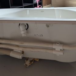 Kohler Jacuzzi And Shower Set 