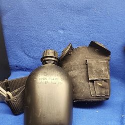 Vintage Plastic MILITARY CANTEEN WATER BOTTLE with Case And Belt