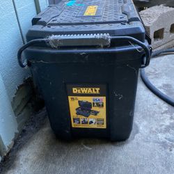 Desalt 15 Gal Tool Box