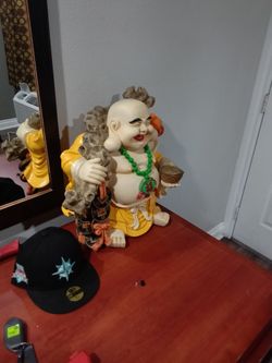 Laughing buddah statue