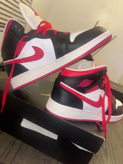 NEW Air Jordan 1 Mid GS Black/Very Berry/White – Size 7Y