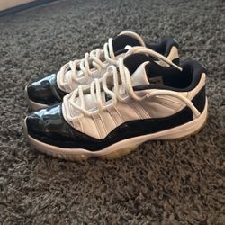 Jordan 11 Emerald Low