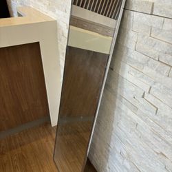 Espejo Grande  De 60 Por 18 Pulgadas 