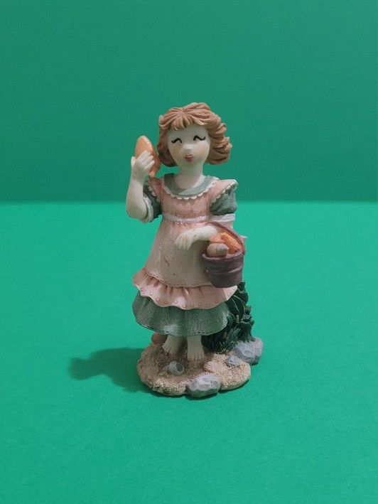 Ivy and Innocence Collectibles #A/1717 Figure People 2.5"