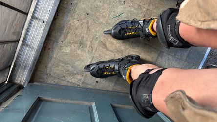 Epic skates Black and Yellow Inline