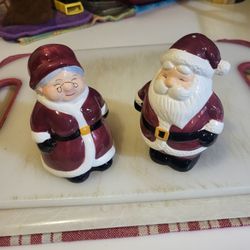 Santa and Mrs  Clause Salt & Pepper Shaker