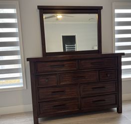 Bedroom Furniture Set.