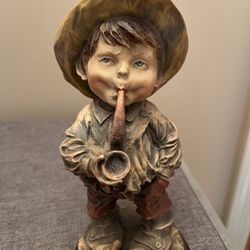 Boy Smoking Pipe Statue Giuseppe Armani Figurine Gulliver's World Signed 1980 Italy. In great condition. No box. About 8” tall. Very cool collection i