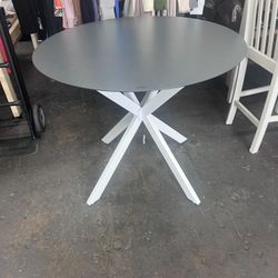 New Circi Collection, Black and White Round Metal Outdoor Dining Table with Glass Top