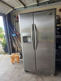 Refrigerator Frigidaire gallery