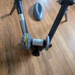 Saris Fluid Bike Trainer With Front Wheel Block