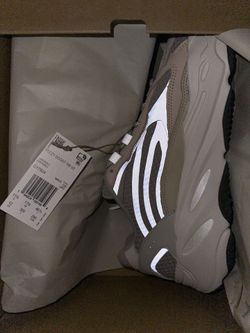 Yeezy 700V2 Cream 12 DS BRAND NEW