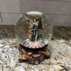 Musical Angel Snow Globe 