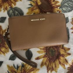 Michael Kors Wristlet Wallet 