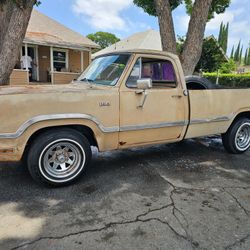 1972 Dodge D 100 Adventure Sport Pick Up Truck