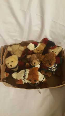 7 small teddy bears