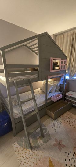 Bunk bed with 2 twin mattress