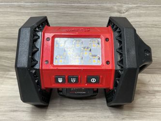 MILWAUKEE 2361-20 M18 ROVER Cordless 1500 Lumens LED Flood Light w/5.0 Battery (PO1025708)