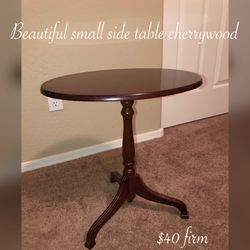 Beautiful Small 22 Inch Cherry End Table Made Bombay $40 Firm PUO 