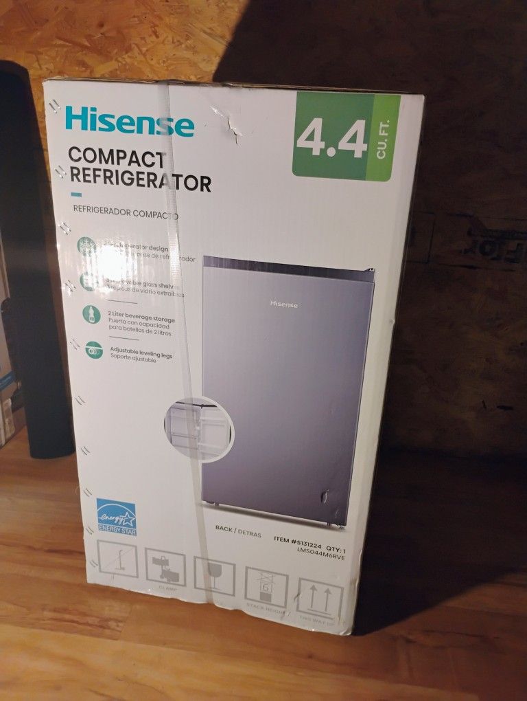 Hisense Compact Refrigerator (4.4)