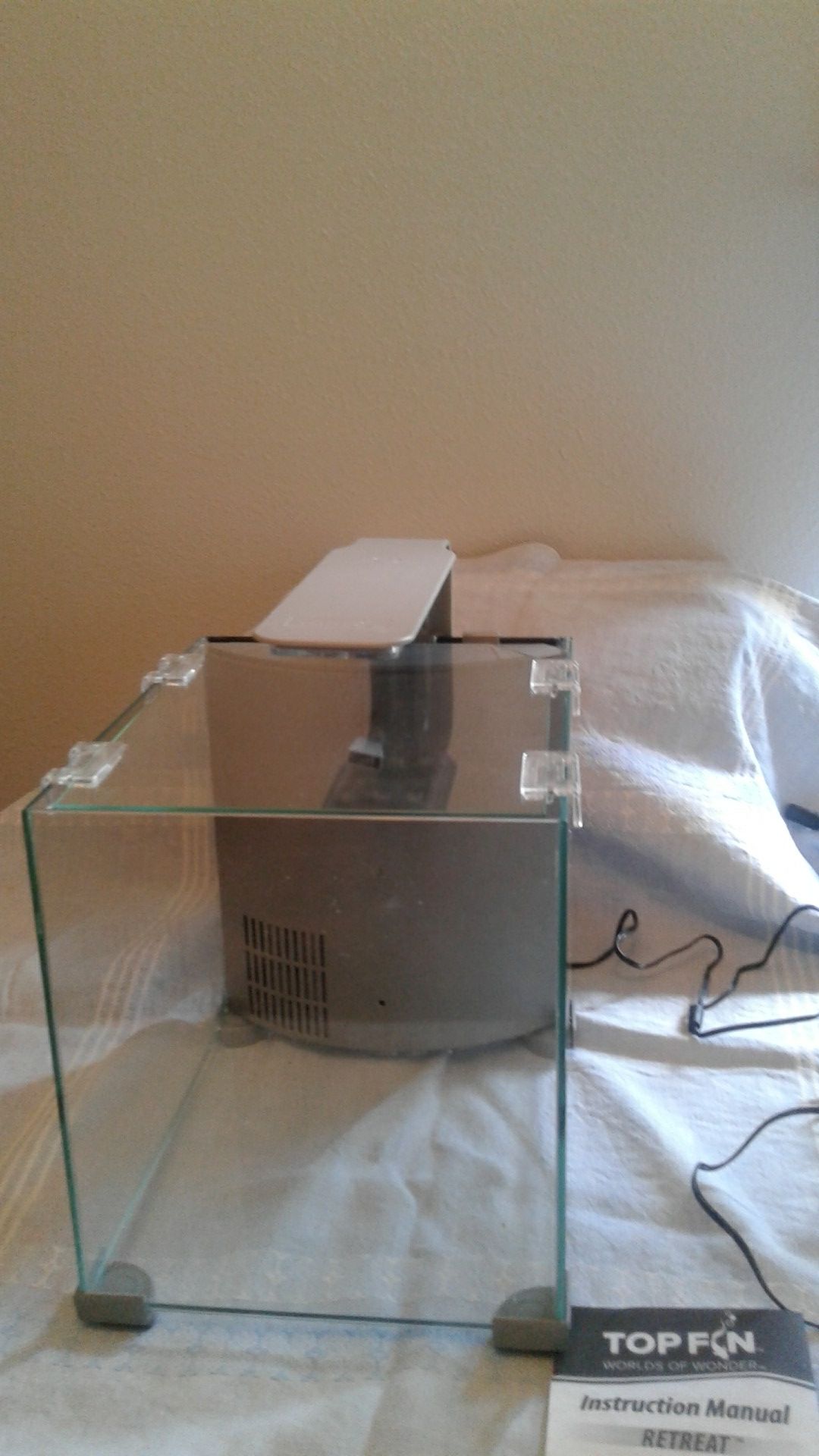 Top Fin Retreat 2.5 gallon glass aquarium fish tank