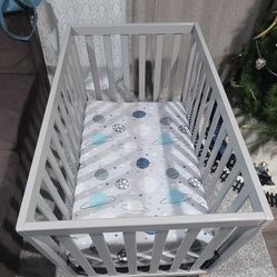 Compact Crib With Mattress 