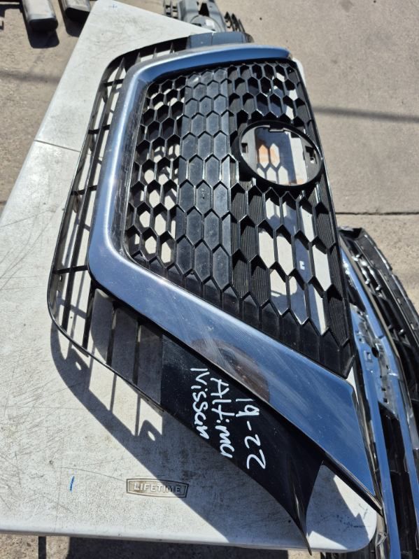 Nissan Altima Grille Oem