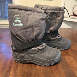 Insulated snow boots adult size 5 Kamik brand