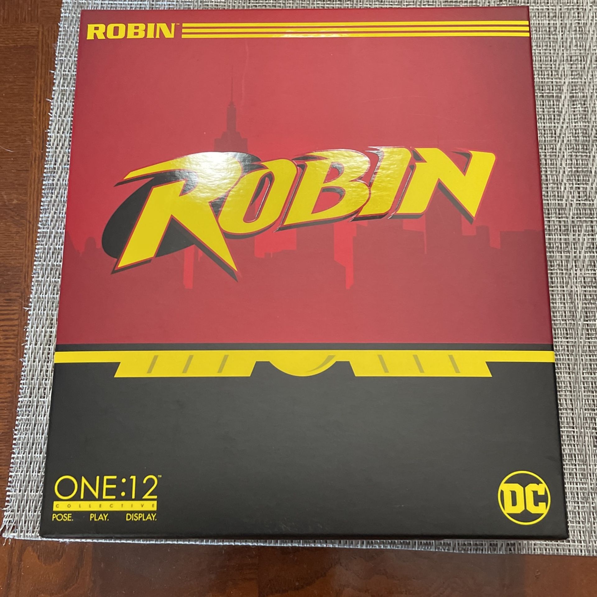 Mezco Robin 