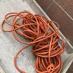 Extensión Cord 100 💯 Ft.