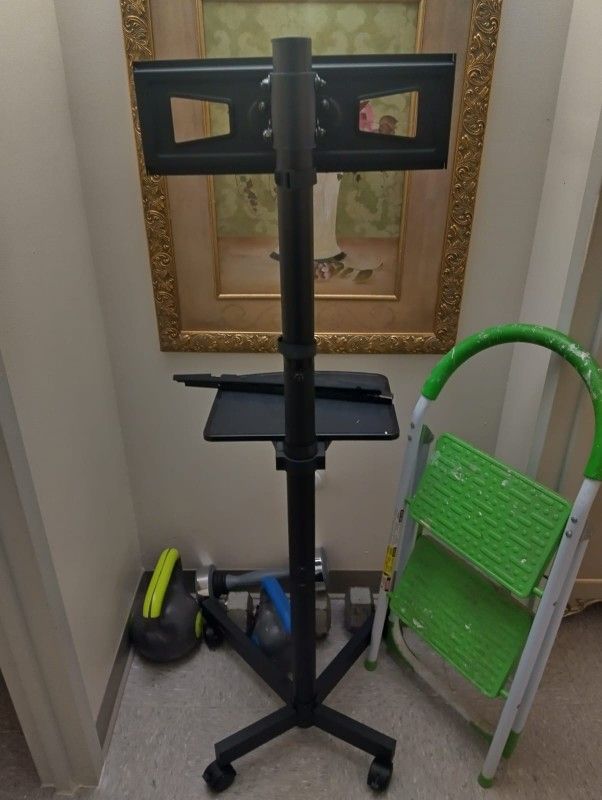 55 Inches TV Stand .I Try Used To Put My 55 Inches TV But Is No More Room In My Bedroom. So i Hand Up Installed  In The Wall. 